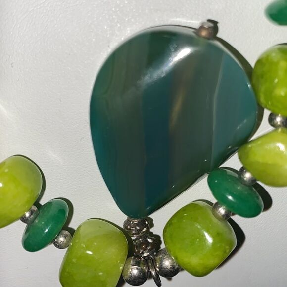 Natural Green Wire Necklace & Matching Natural Green Earrings with French Hooks - Picture 11 of 14